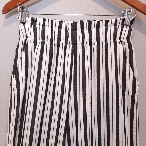 ❌SOLD❌ DYNAMITE High Waist Paperbag Pants Cropped Wide Leg Striped Seersucker - Picture 7 of 15